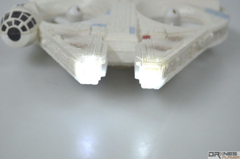 星戰千歲鷹號機前設兩顆白光 LED 燈號。