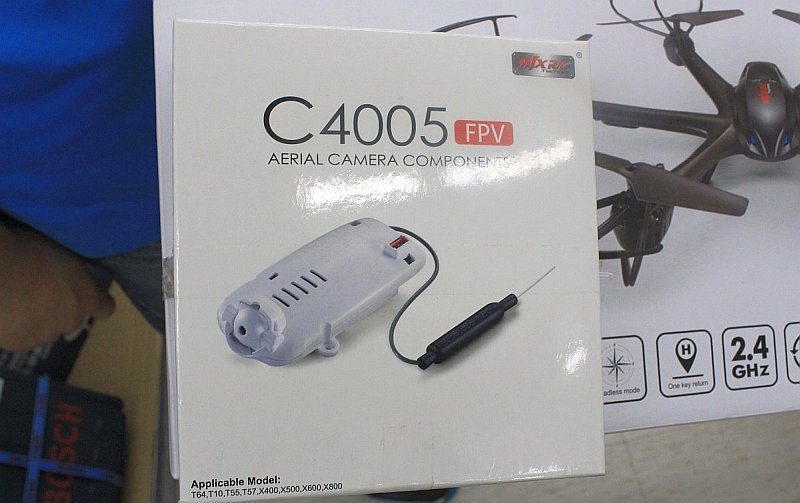 MJX X400 隨機附送的 C4005 FPV 航拍攝影機。