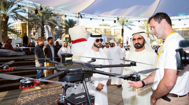 阿聯酋領導人兼阿卜杜拉總理 Sheikh Mohammed bin Rashid Al Maktoum（右二）親臨現場觀賽及頒獎。