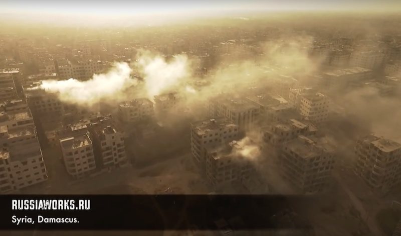 大馬士革被空襲後冒出白煙。