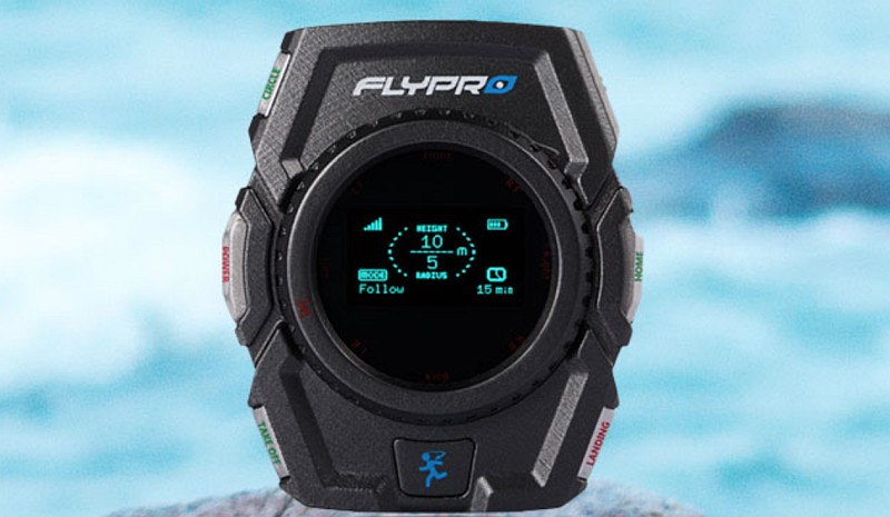 FLYPRO XEagle 運動無人機的最大亮點，便是可藉由專屬的智能手錶進行遙控。