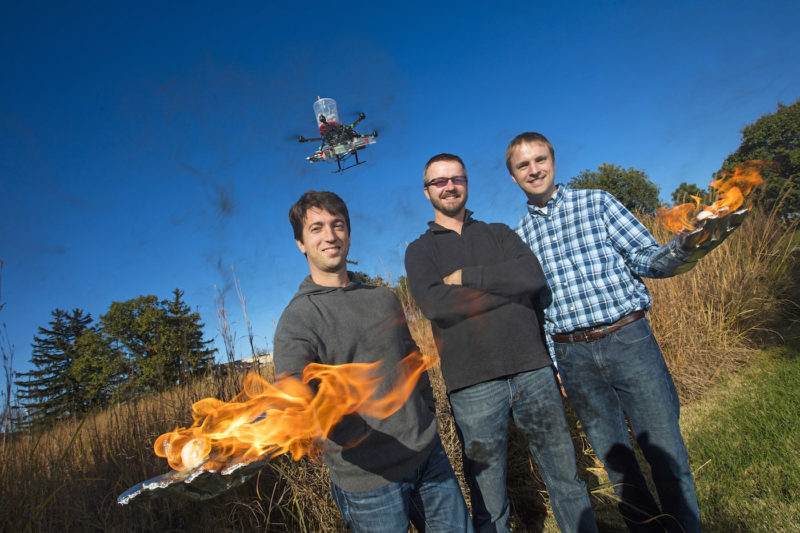內布拉斯加-林肯大學團隊研發的無人機，靠放火達致滅火的目的。