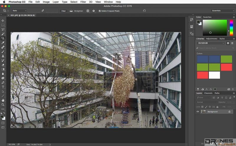 Step 01. 大家留意圖中建築物左右兩邊的外牆有彎曲變形現象；今次以《Adobe Photoshop CC 2015》 作示範軟件，演示如何修正航拍影像的變形問題。