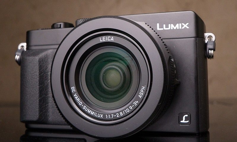 2014 年，Panasonic 推出內置 4/3 感光元件的 Lumix DMC-LX100。
