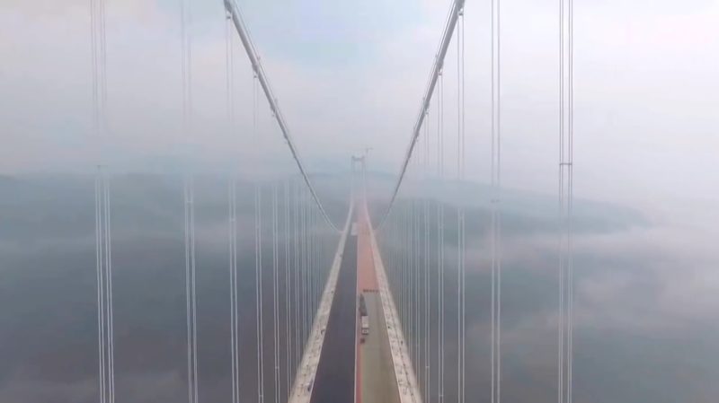 龍江特大橋是亞洲最長的懸索吊橋。