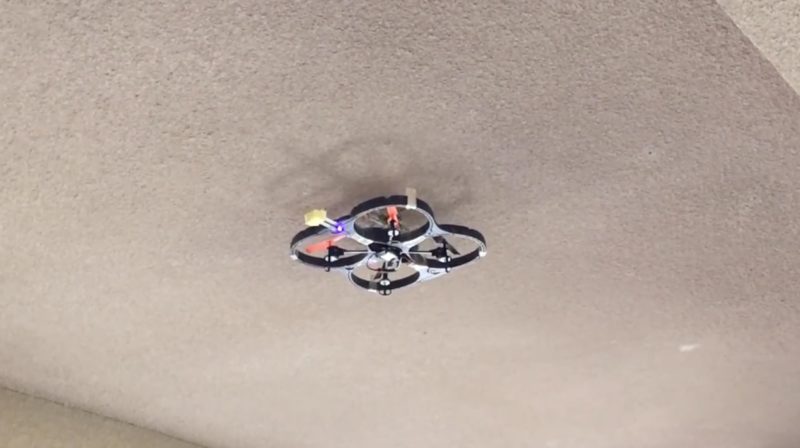 無人機可如蜘蛛般穩定地附在天花板。