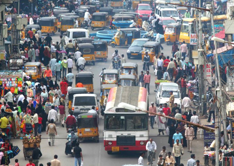 印度交通管理欠完善，擠塞和超速問題嚴重。