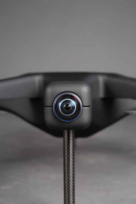Queen B Robotics Exo360 內嵌的航拍相機鏡頭，可支援 1080p 和 4K 超高清攝影。