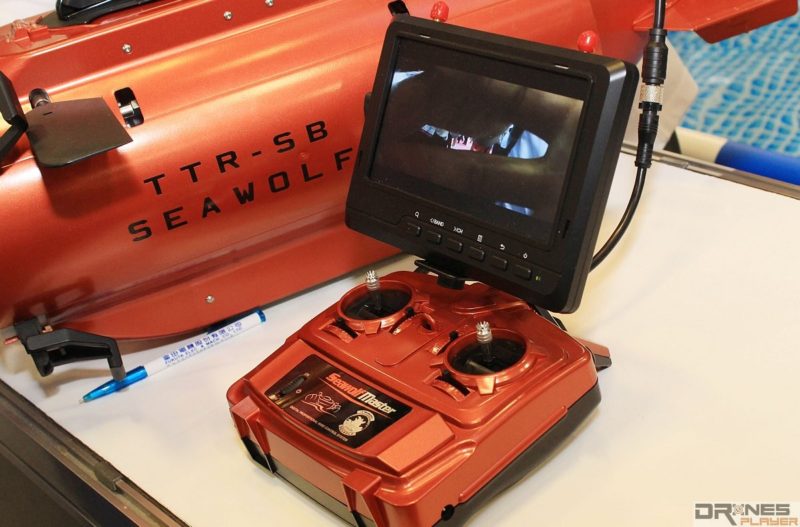 Seawolf Ocean Master 遙控器具有 7 吋屏幕，可供觀看水中 FPV 畫面。