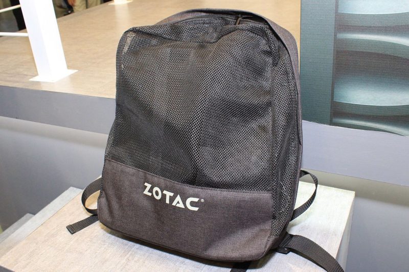 Zotac 背包 PC 外形和一般背包差不多，網狀設計加強散熱。