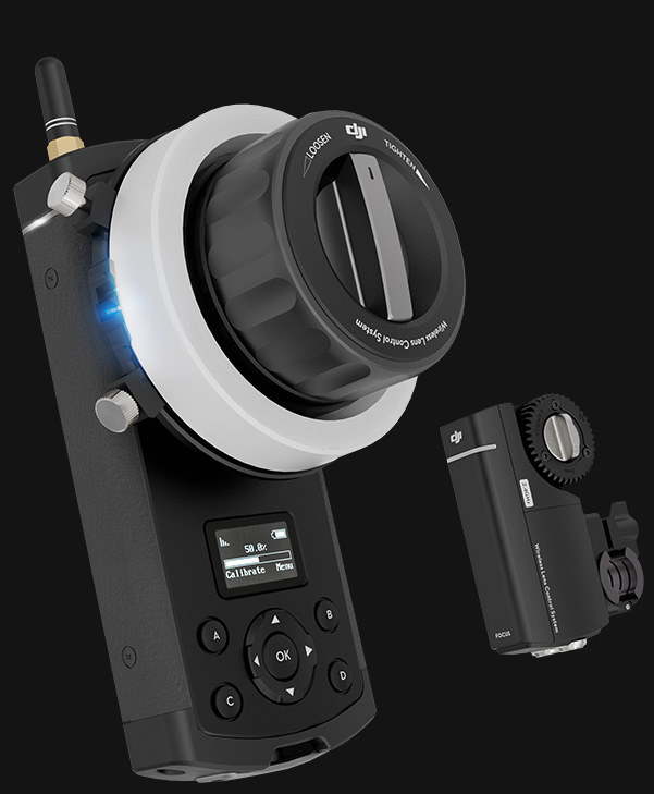 DJI Focus 包括手持的控制器（左）和駁接航拍鏡頭的裝置（右）。