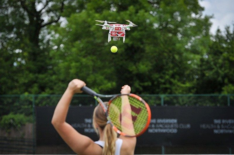 網球無人機 Drone-ovic 其實只是一部 DJI Phantom 3 而已。
