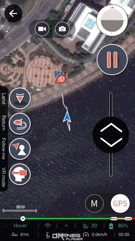 遙控億航 GhostDrone 2.0 用的專屬 app 的操作介面：顯示現場衛星地圖，記錄了空拍機起飛（紅點）和當前所在（箭咀）的方向和位置，還有已飛行路線。
