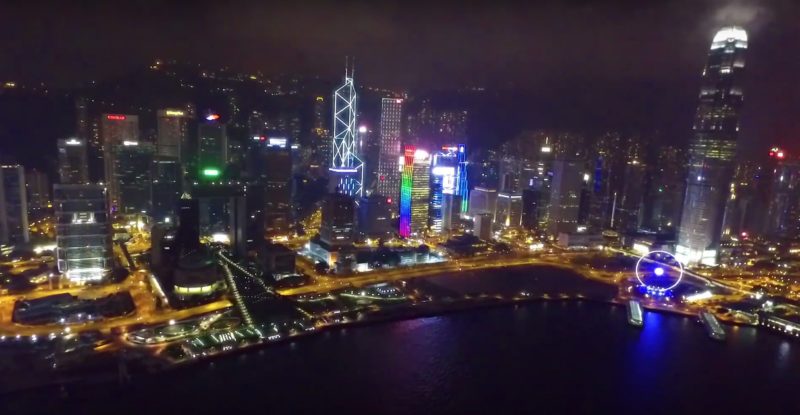 他們也來過香港空拍，但請注意維港兩岸屬直升機主要航線，被列為禁飛區，在夜間亦禁止空拍，身為遊客亦有責任先暸解當地法例才放飛空拍機。