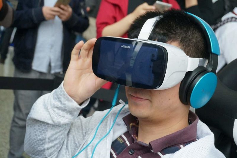 同為中國製造商的華為已發布了外形酷似 Samsung Gear VR 的虛擬實境眼鏡；未知小米 VR 眼鏡的設計又會向哪一家廠商「致敬」呢？