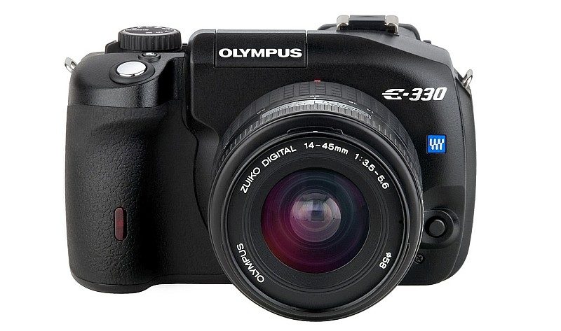 Olympus E-330 是世上首部擁有 Live View 功能的單眼相機。