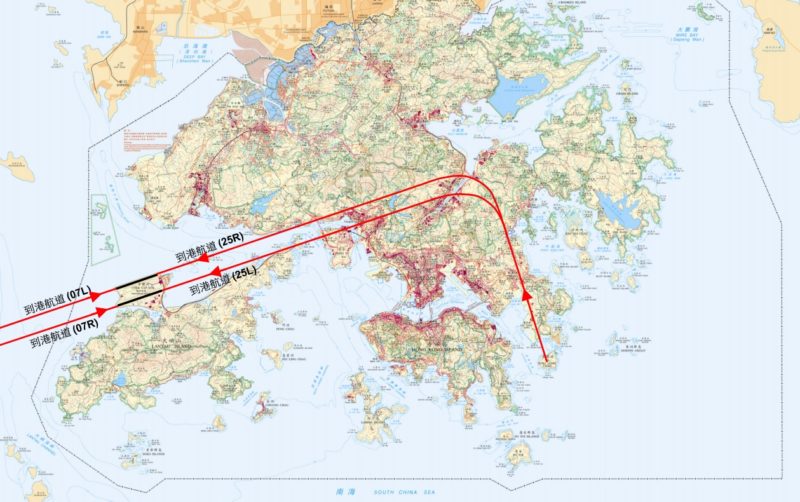 飛機到港航道會途經青衣藍巴勒海峽和大嶼山北面海岸。（圖片來源：翻攝自香港民航處網頁）