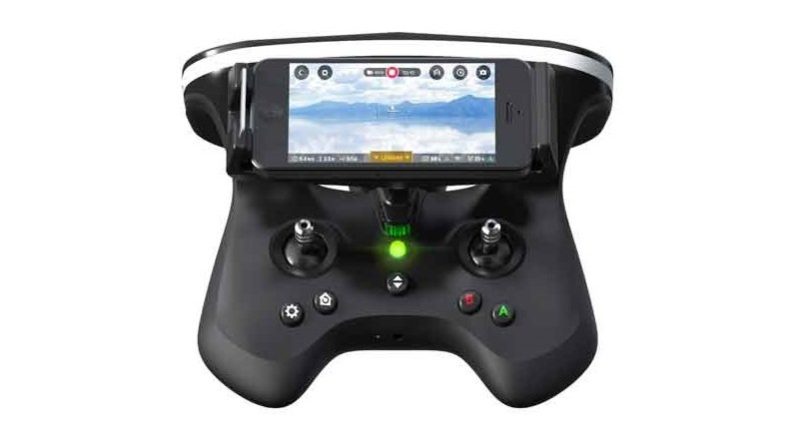 Parrot Skycontroller 2 可裝上支架來擺放手機，以顯示航拍畫面。
