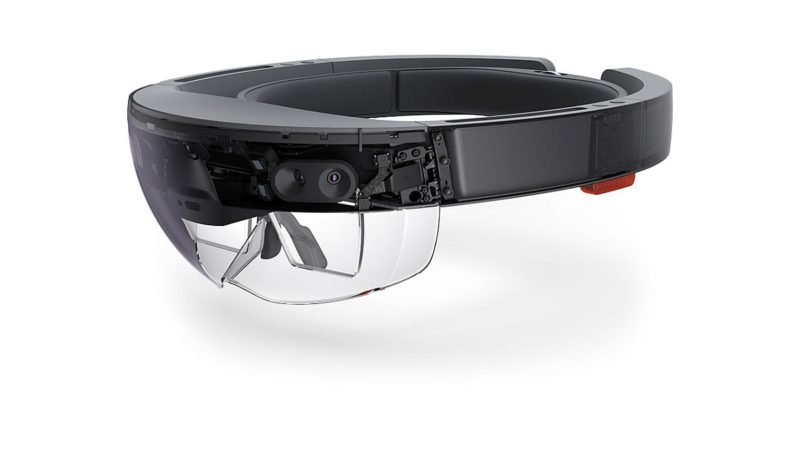 HoloLens AR 眼鏡現在只有開發者版本接受預訂，售價為 3,000 美元（約 23,000 港元 / 93,000 台幣）。
