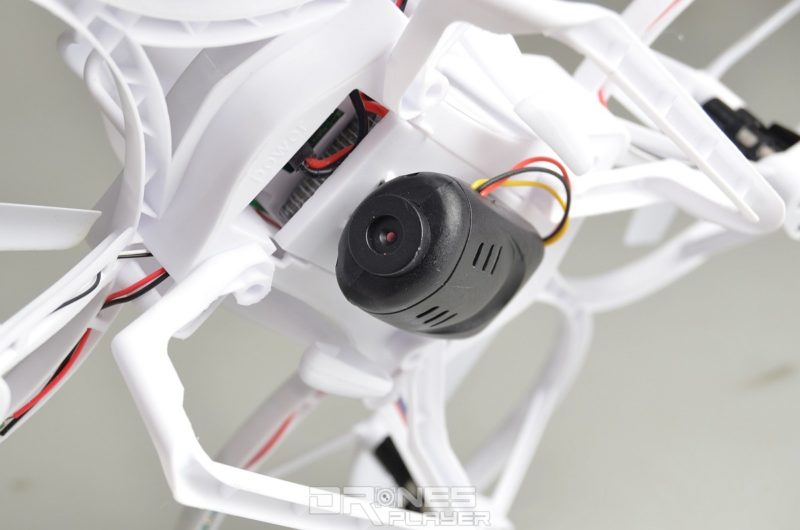 Create Toys E902 飛行器腹部可裝上 200 萬拍攝像素的航拍相機模組。