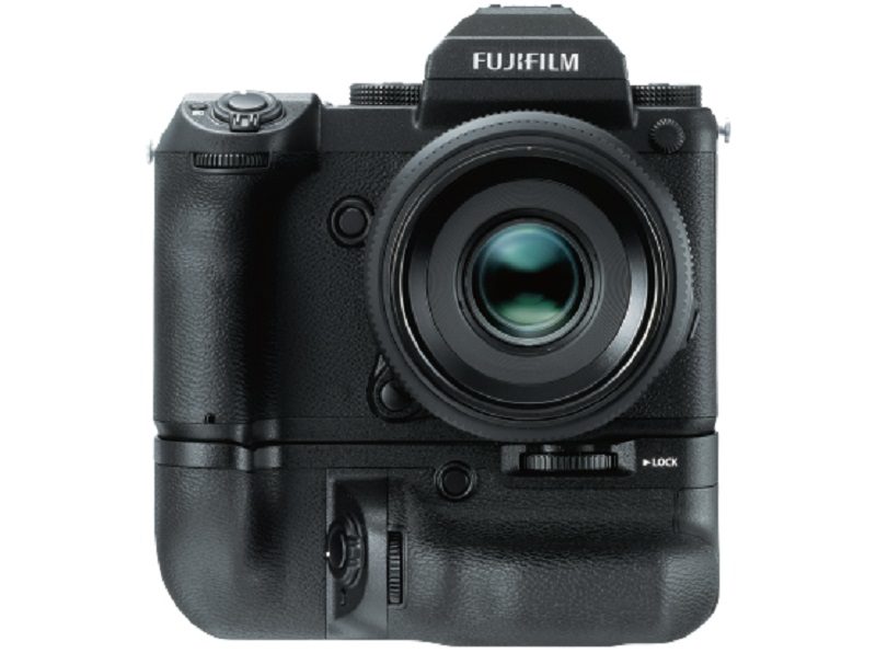 Fujifilm GFX 50S 可加裝專屬的電池手柄。