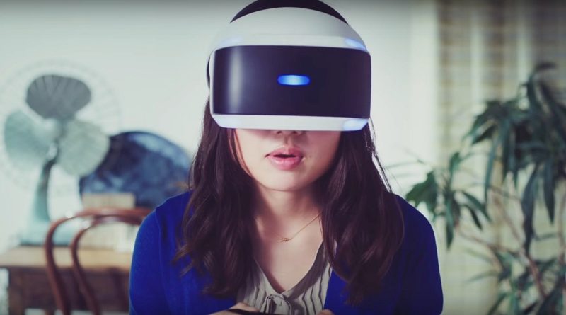 大家玩 PS VR 遊戲時，應盡量避免頭部移動，便可減出暈眩情況出現的機會。