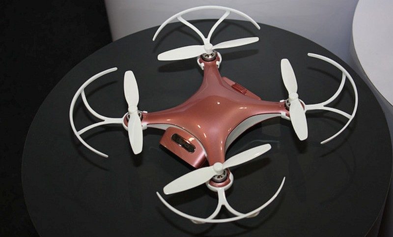 Alpha Cam 乃採用 Snapdragon Flight 平台製成的飛行相機。