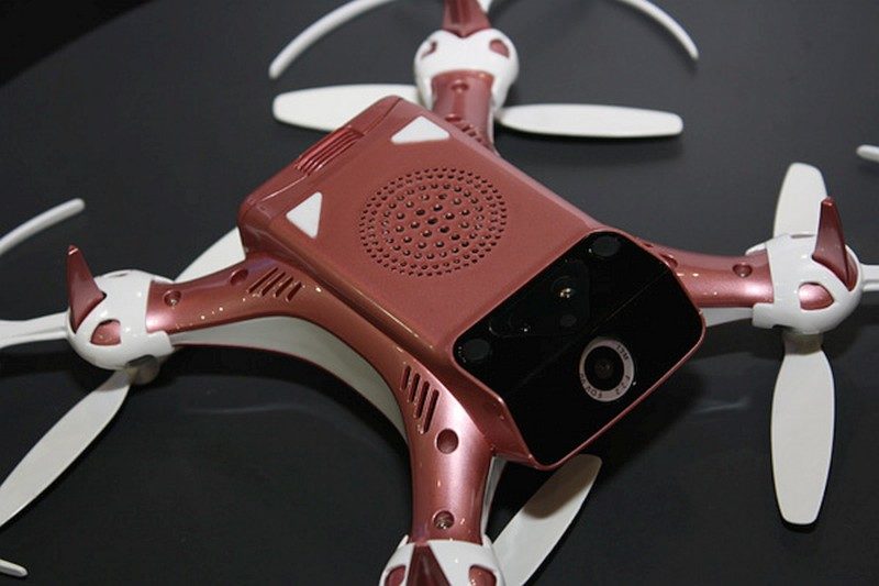 Alpha Cam 無人機機首設有 1,300 萬像素航拍鏡頭。