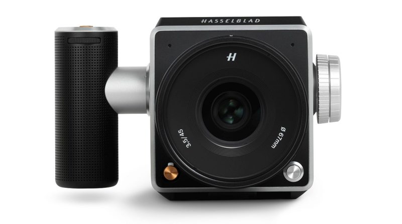 Hasselblad V1D 概念相機拆卸觀景器的樣子。