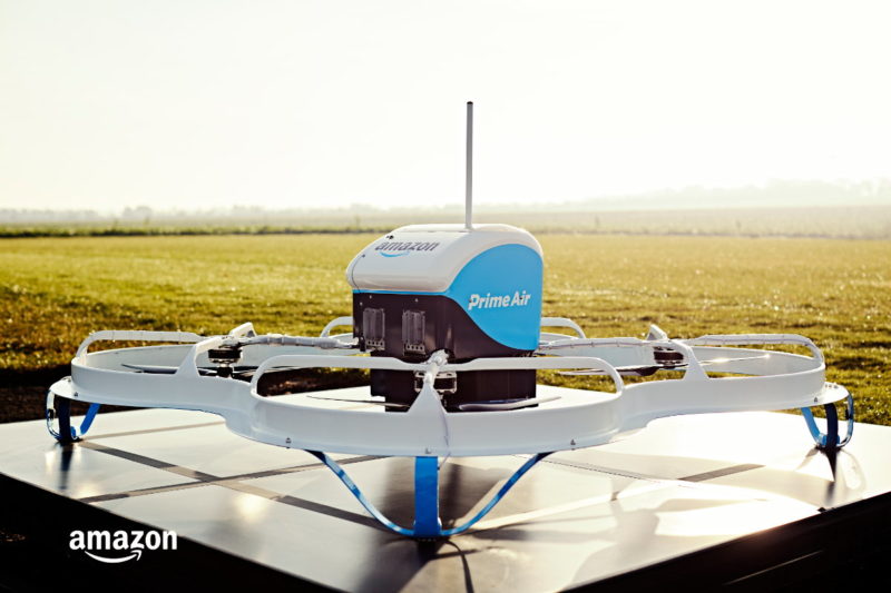 Amazon 首次對客用無人機送貨 - 無人機