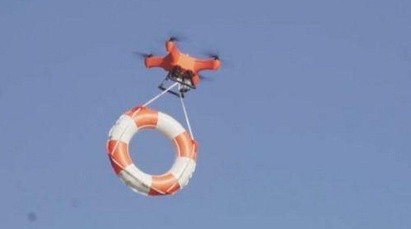 Xeno Sky 無人機機底設有投放器，能夠掛上救生圈以輔助搜救行動。