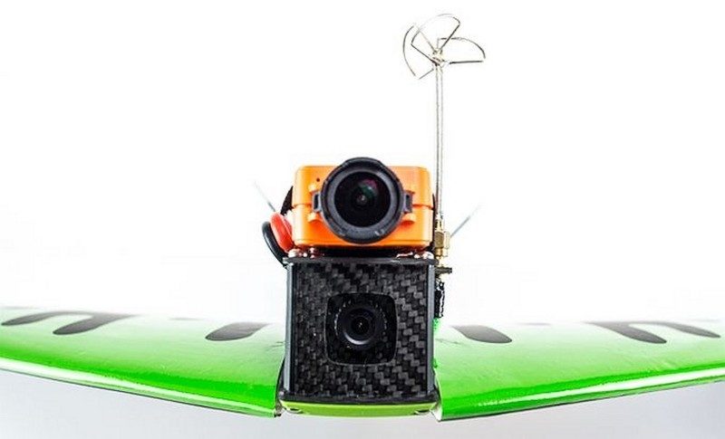 MiniRaceWing 容許用戶在機首的FPV鏡頭上方，加裝高清航拍相機，以錄製更高質的空拍影片。