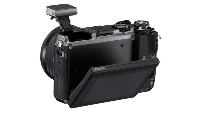 Canon EOS M6 具備內置閃燈和向上翻屏幕。