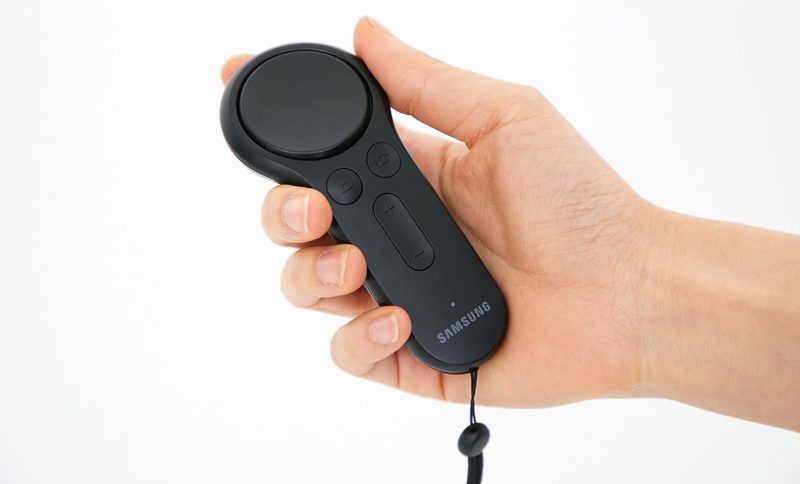 Gear VR 專用控制器上設有觸控面板、菜單鍵和音量鍵，方便用戶單手操控。