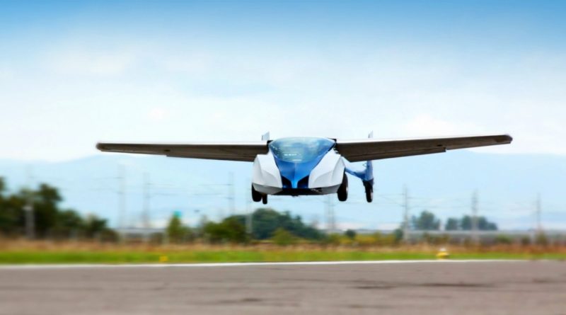 AeroMobil 3.0 在空中滑翔飛行的姿態。