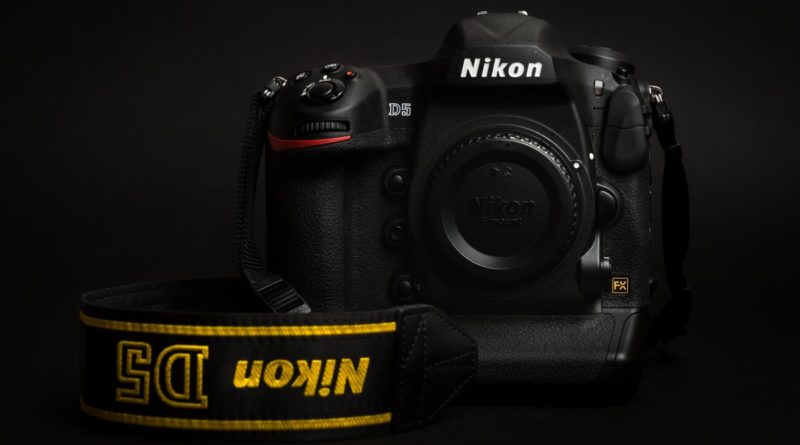 Nikon D5 於 CES 2016 科技展上正式發表，乃 Nikon 陣營中的全片幅單眼機王。