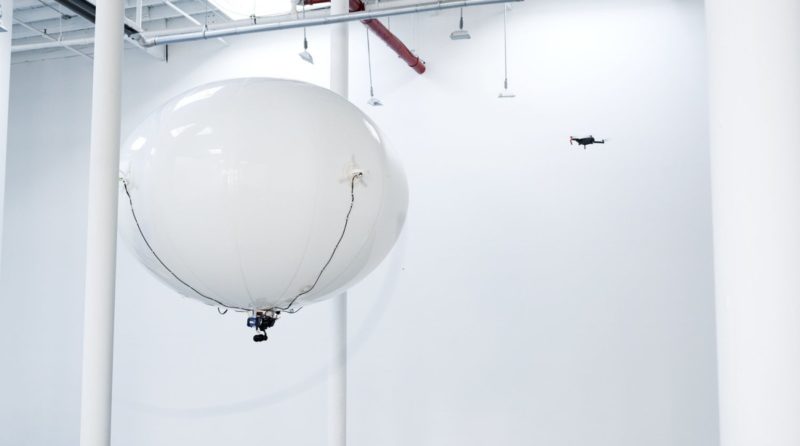 Spacial Halo 氣球無人機高 7 呎、闊 8 呎，跟 DJI Mavic Pro 比較起來，體形上仿如大象與跳蚤之比。