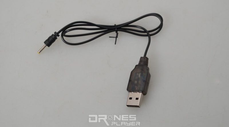 DHD D3 無人機使用 USB 線充電，充飽電需時約 40 分鐘。