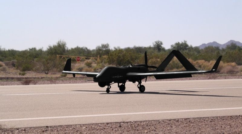 Textron Nightwarden 無人機機身採用全黑色主調和流麗外形，並使用降噪的水冷旋轉式引擎，令飛行時無聲無息。