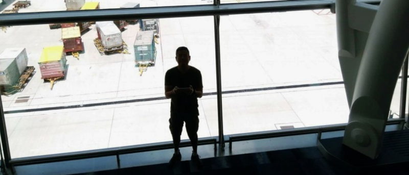 楊氏港男在香港國際機場中場客運廊候機室放飛 Zerotech Dobby 被捕