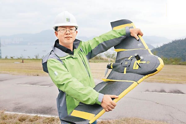 地政總署使用空拍技術製作地圖及進行測量工作逾50年，但過往一直是依賴飛行服務隊協助。