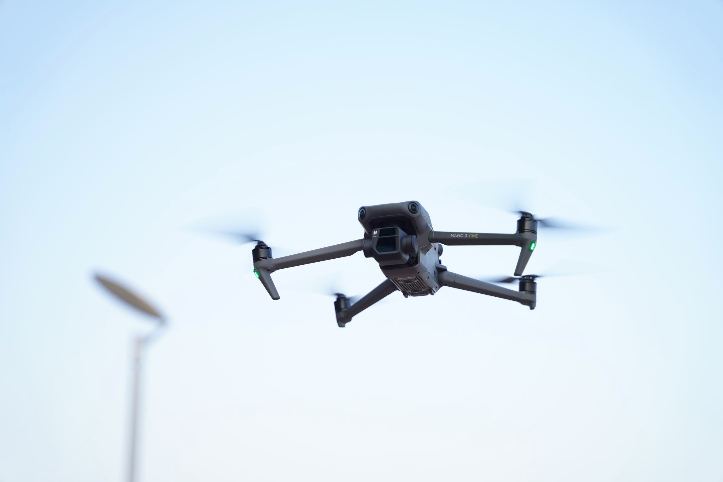 DJI Mavic 3 Cine 版本評測：順光拍攝畫質銳利　圖傳距離輕鬆達 4 公里