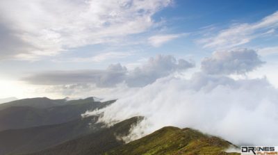 Olympus 內置偏光鏡技術　讓你航拍更藍的天空