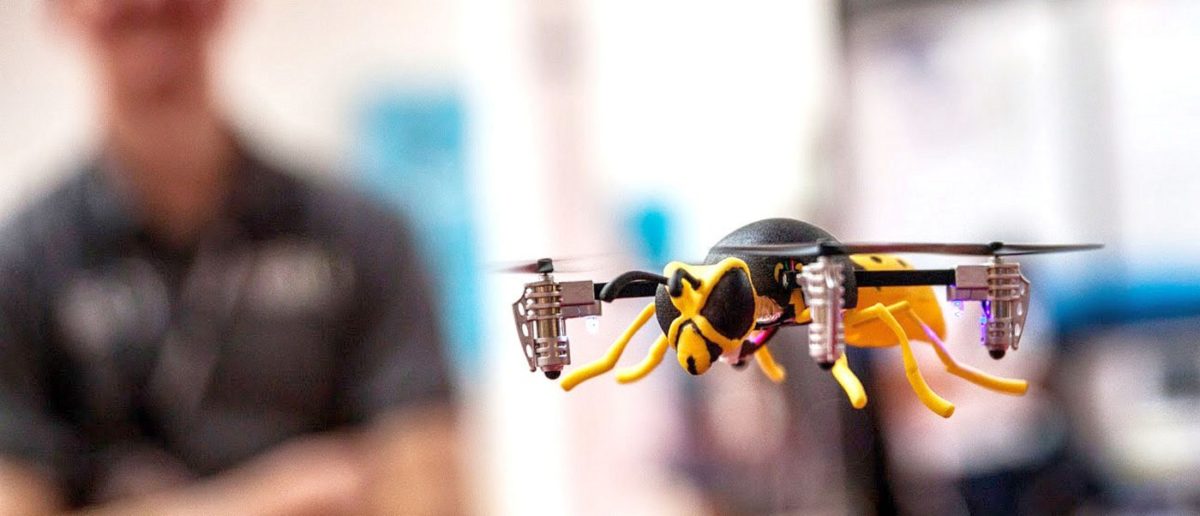Micro Drone 3.0 裝上大黃蜂機殼的模樣