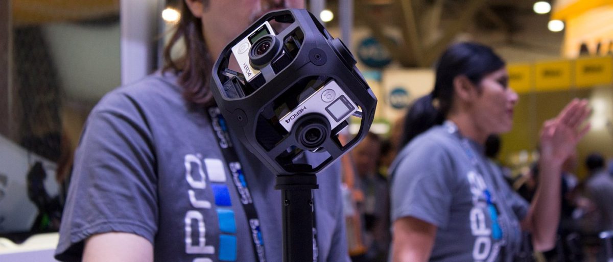 GoPro 在 CES 2016 上展出可裝嵌 GoPro 運動相機的球形相機架，可拍攝 360 度的全景影像。