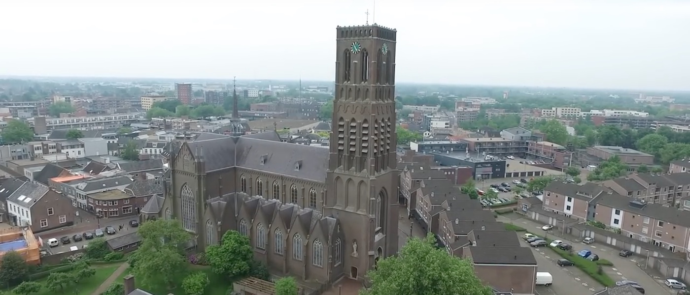 空拍機 撞機 荷蘭 教堂