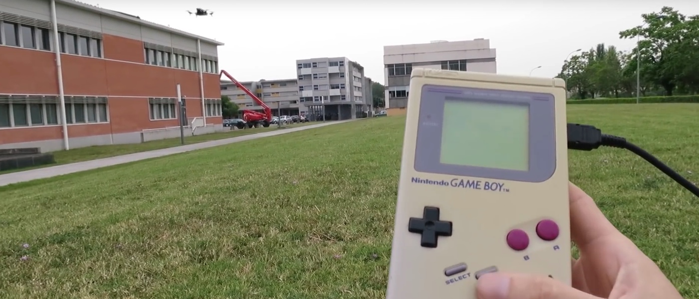 Game Boy 變成無人機遙控器