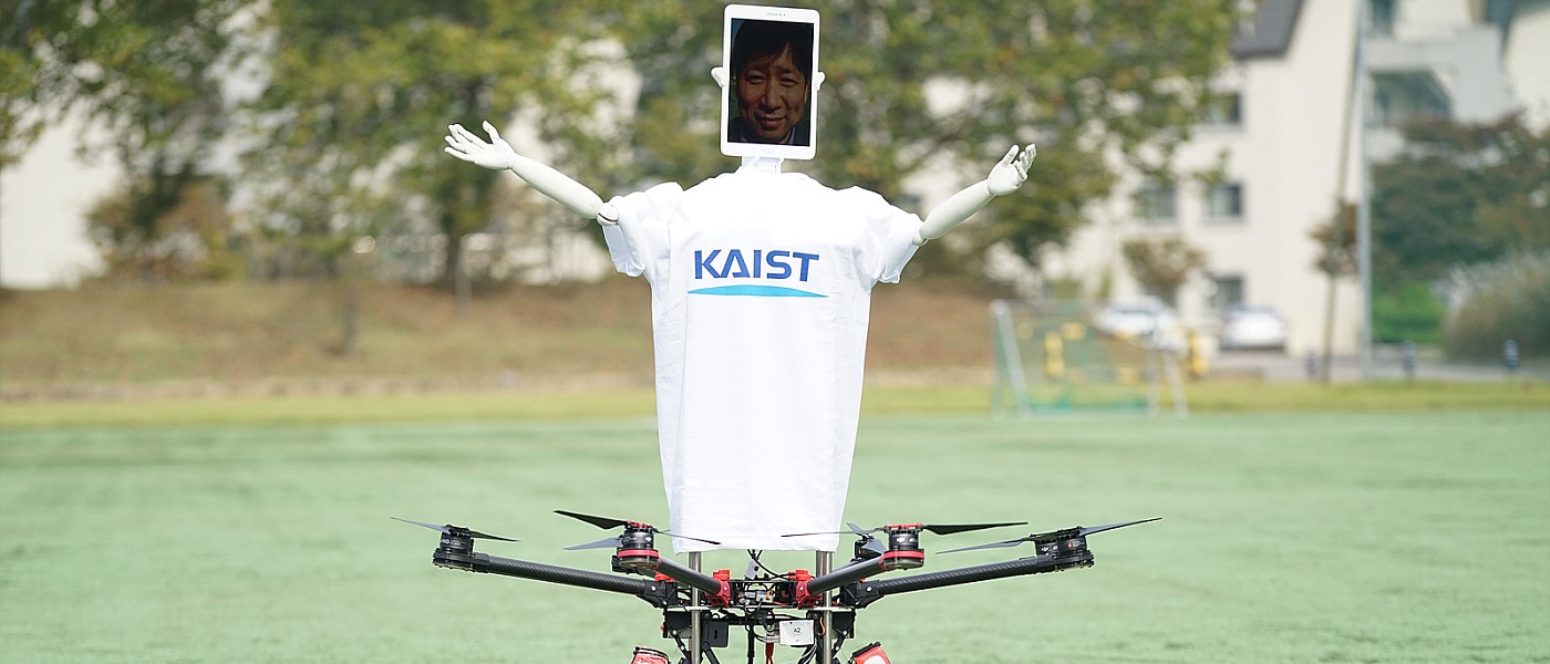韓國 Robot Drone Man 無人機遙距操控升空