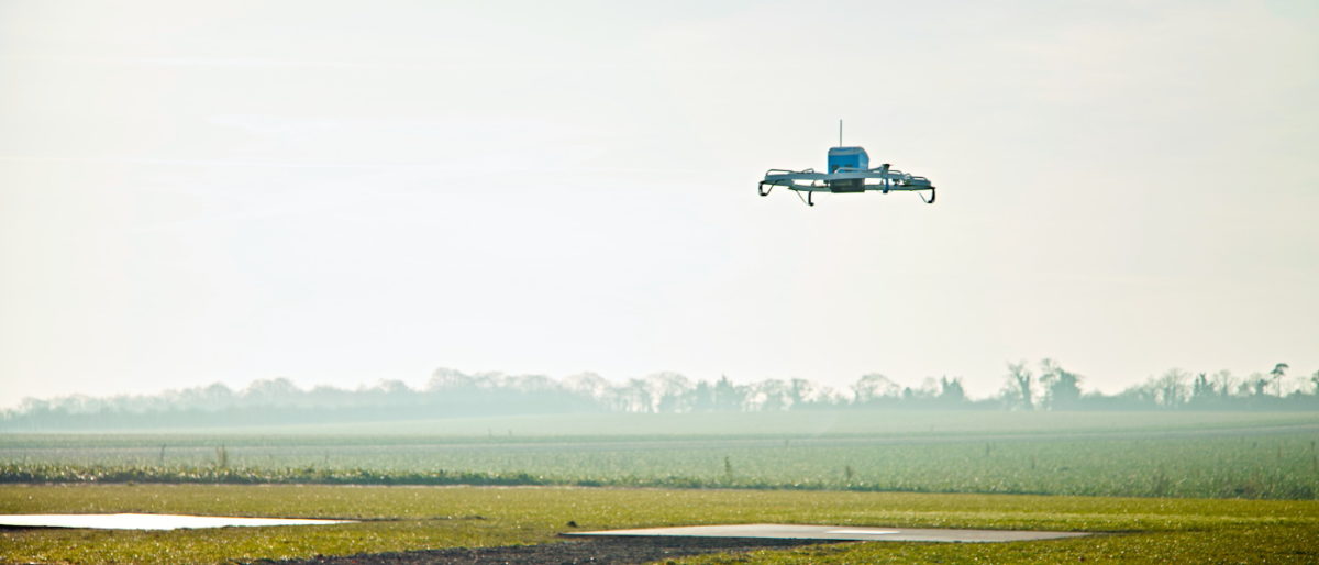Amazon 首次對客用無人機送貨