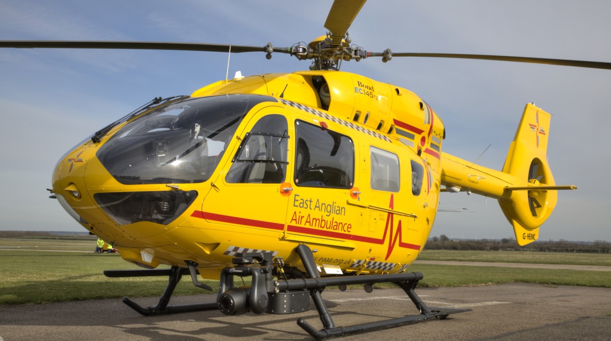 威廉王子曾執勤的救援直升機 1900 呎高空險撞無人機